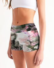 Load image into Gallery viewer, Chalkwater Crush Women&#39;s Mid-Rise Yoga Shorts
