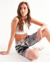 Load image into Gallery viewer, Chalkwater Crush Women&#39;s Mid-Rise Bike Shorts
